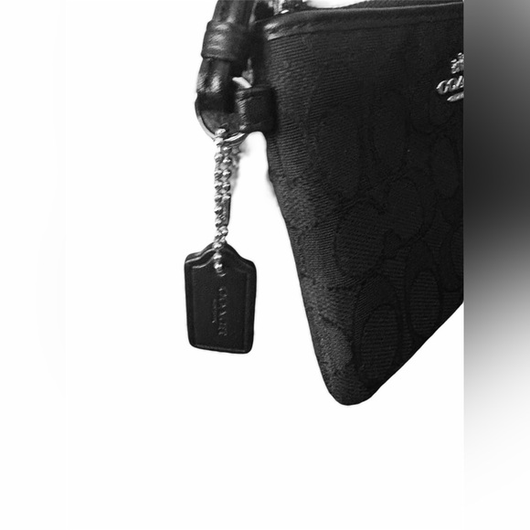 Coach Outline Signature Corner Zip Black Wristlet Purse F54627 with Hangtag - Picture 3 of 7